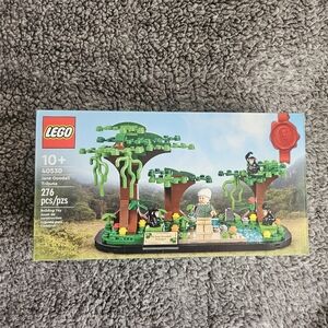 LEGO Jane Goodall Tribute Set - Green and Brown Adventure
